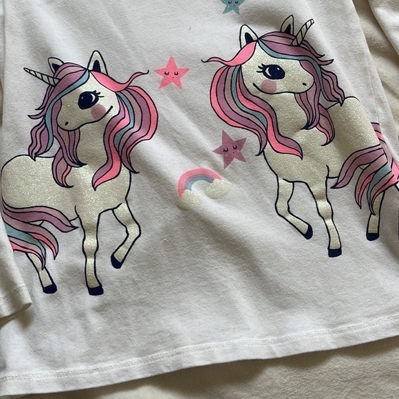 H&M girls white unicorn tee. Size 4-6 - Picture 2 of 5